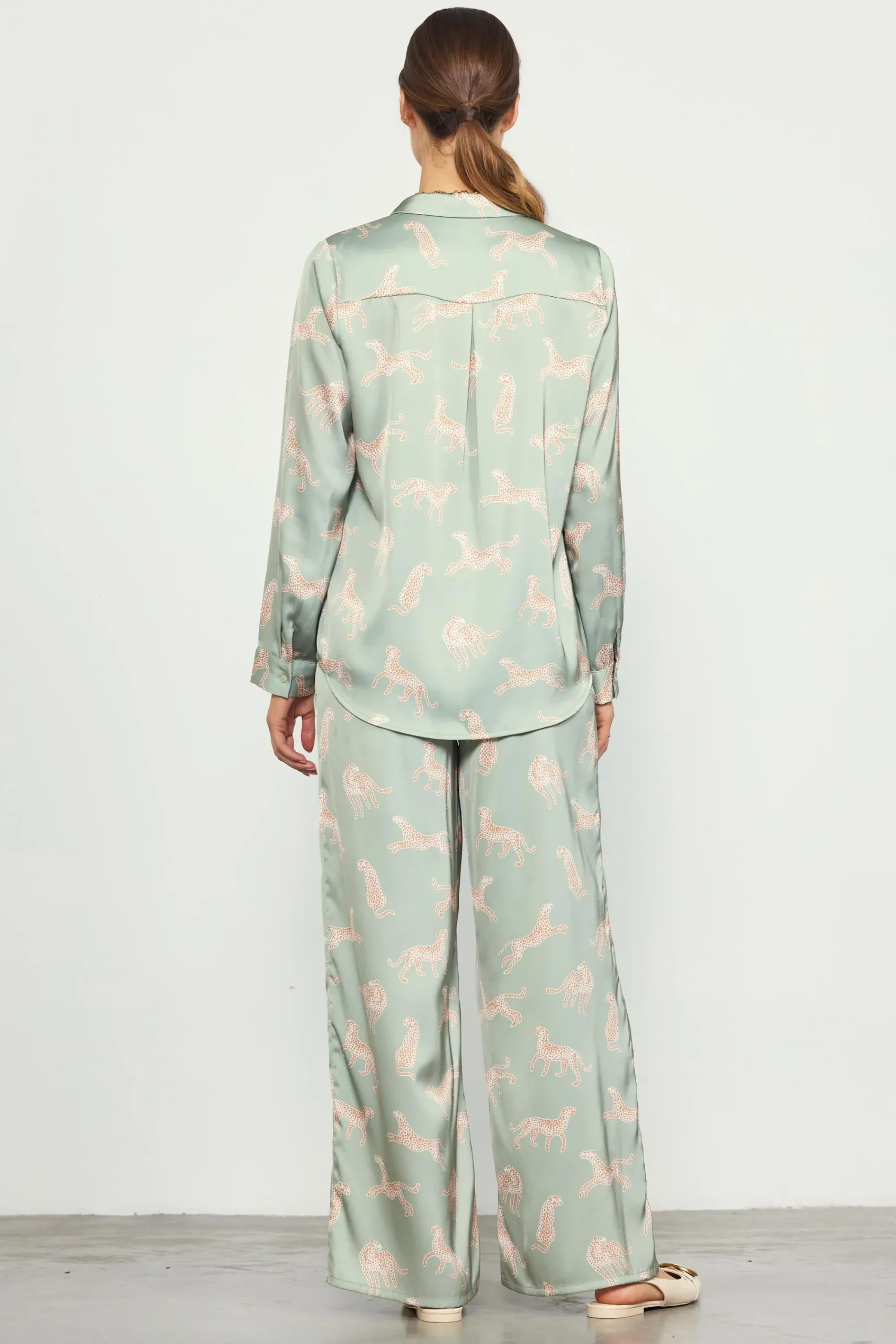 SKIES ARE BLUE Cheetah Print Satin Long Pants* Pants