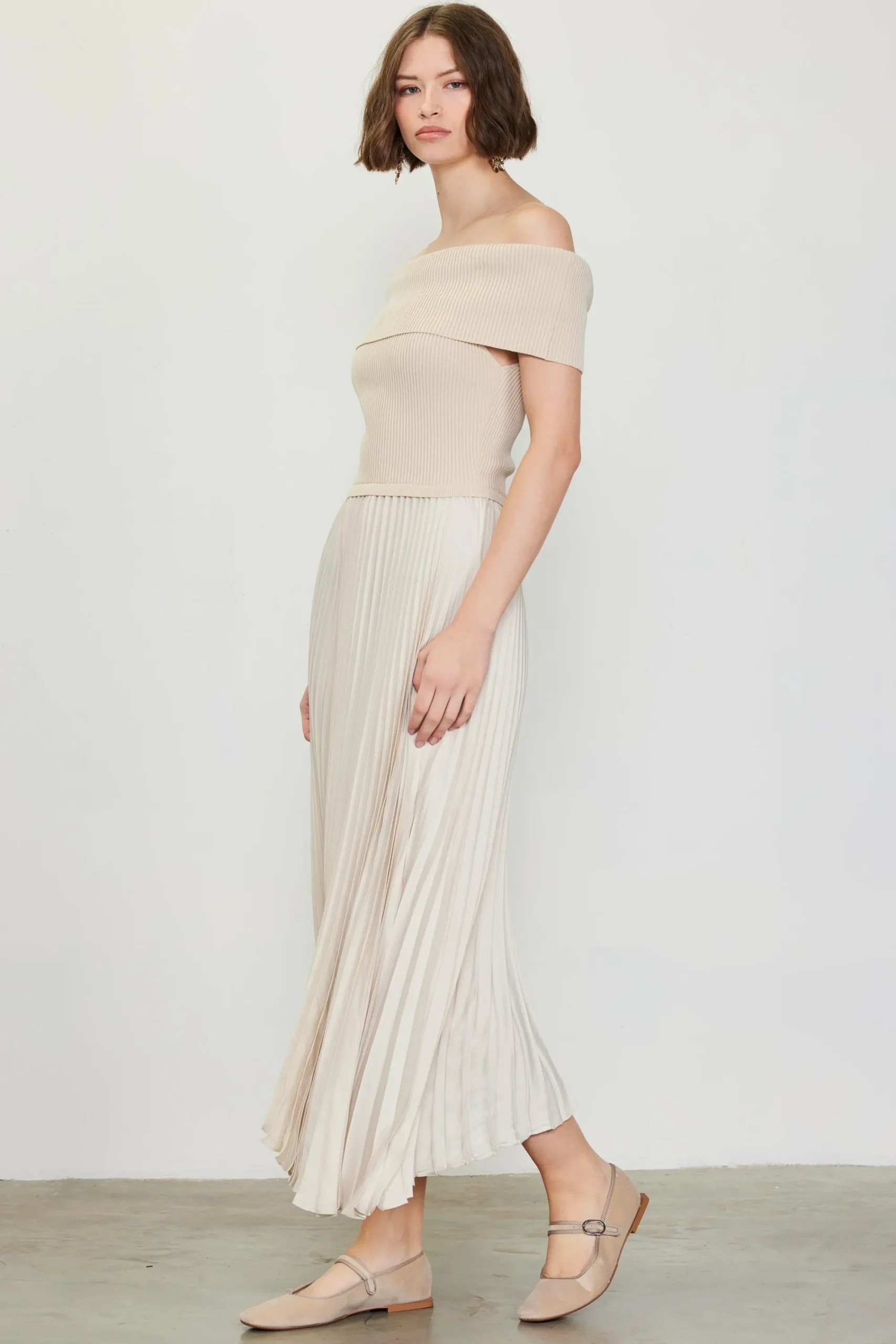 SKIES ARE BLUE Off Shoulder Mixed Media Pleated Dress* Midi Dresses