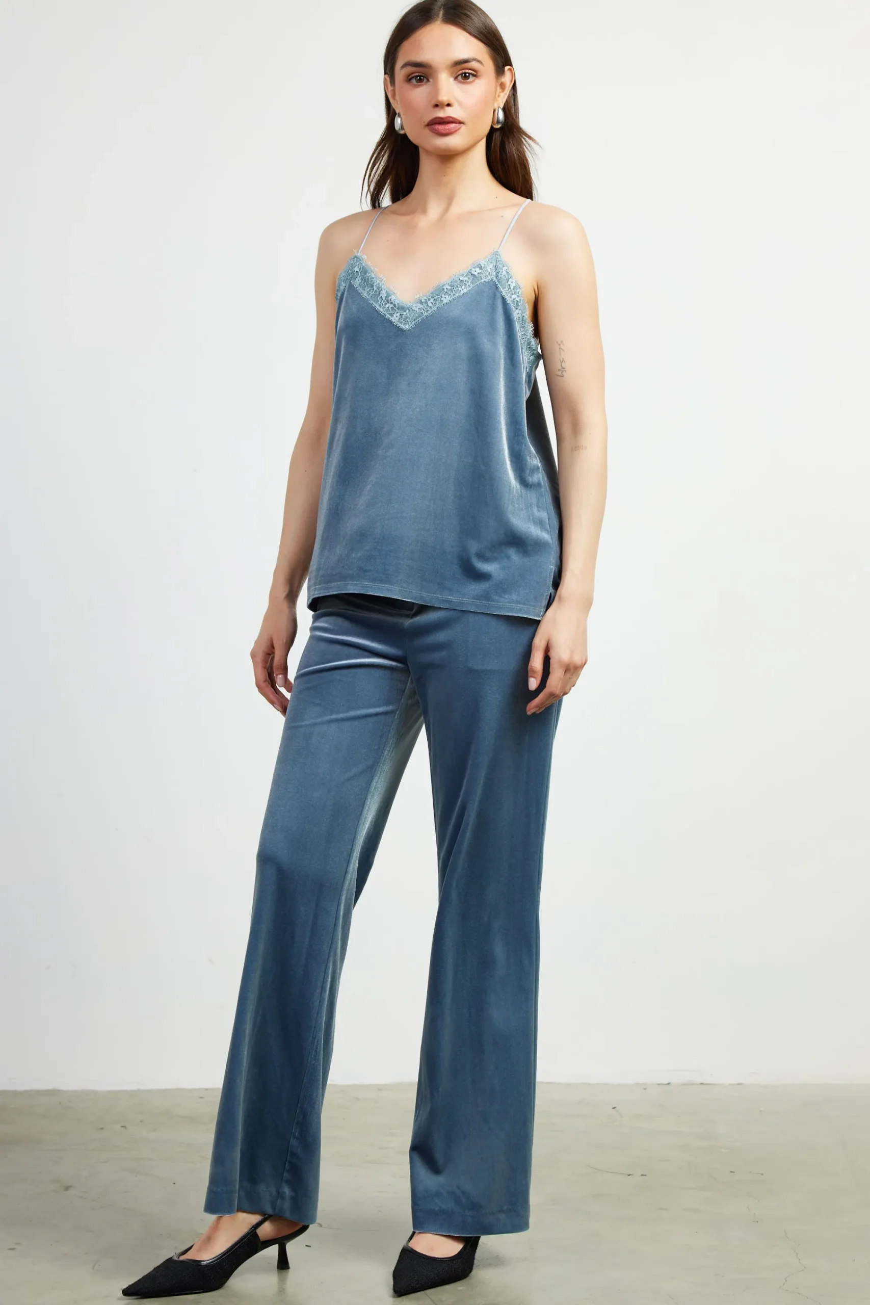 SKIES ARE BLUE Velvet Lace Detail Cami* Sleeveless Tops